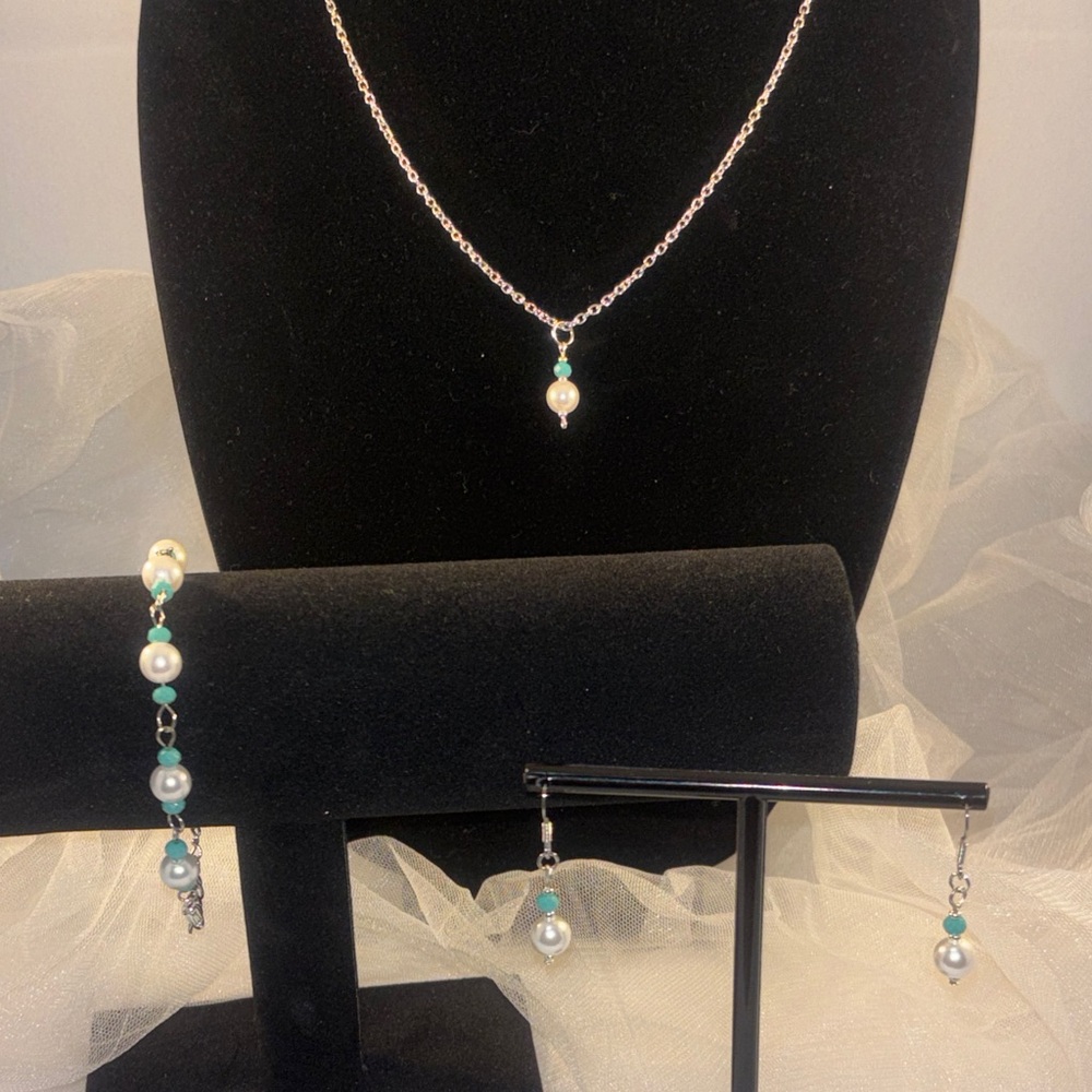 Chic Pearl and Turquoise Jewelry Set